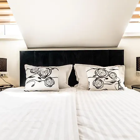 Nest Apartment *